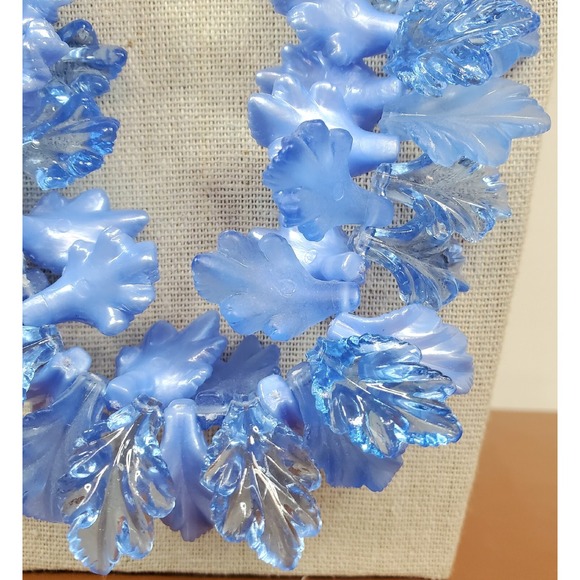 Vintage‎ Acrylic Blue Leaves Necklace Hong Kong - Picture 2 of 5